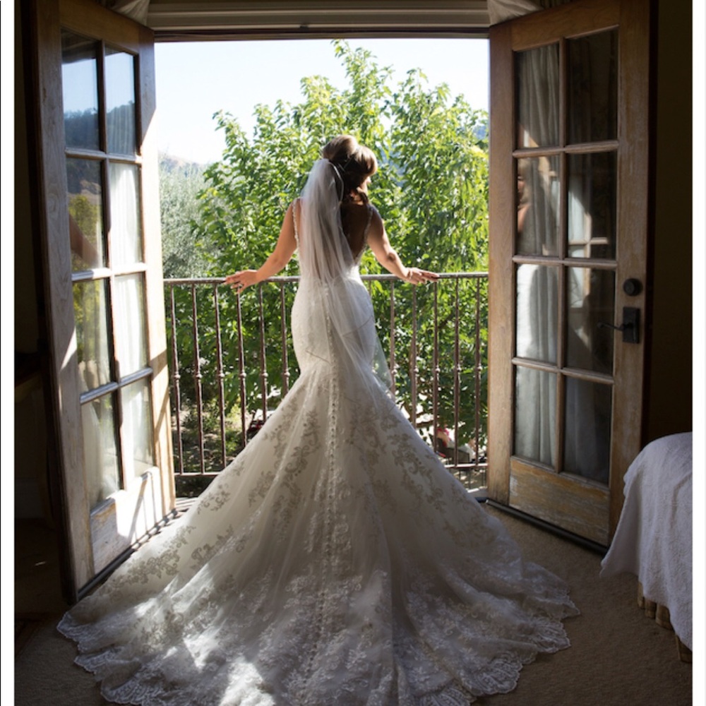 I’m selling my gorgeous Wedding Ceremony Dress.